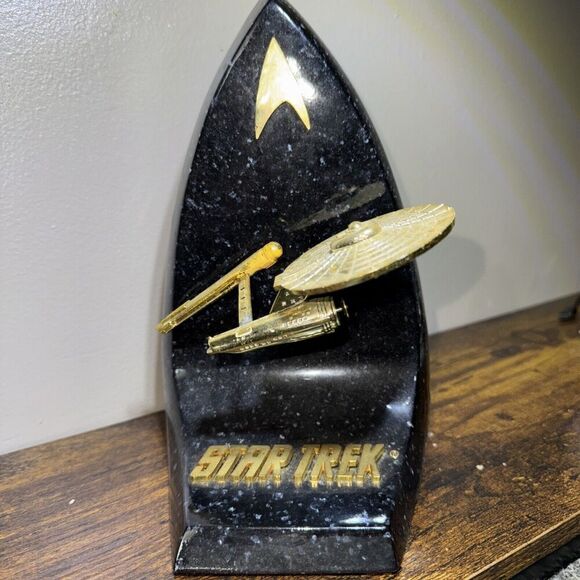 1993 - Paramount Pictures - Star Trek - U.S.S. Enterprise NCC-1701 3D Sculpture - Picture 1 of 5